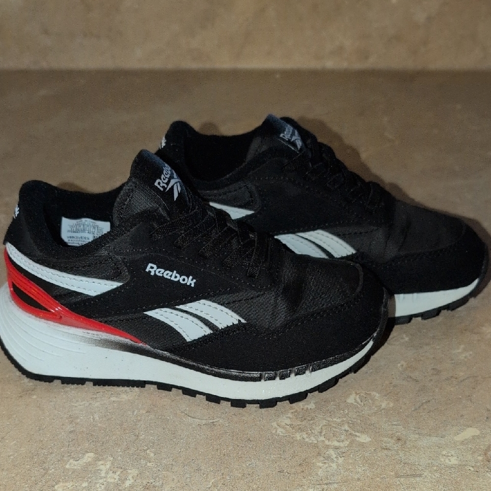 Reebok Black and Red Sneakers  toddler boys size 11